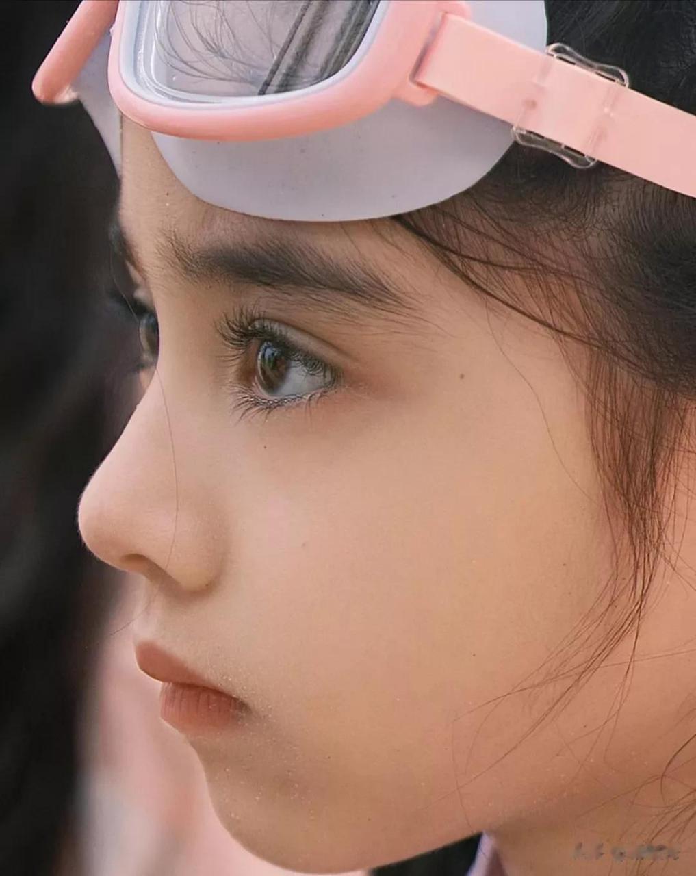 七岁的孩子忧越的侧脸  第一,宝宝是有颜值牛逼症好吧.