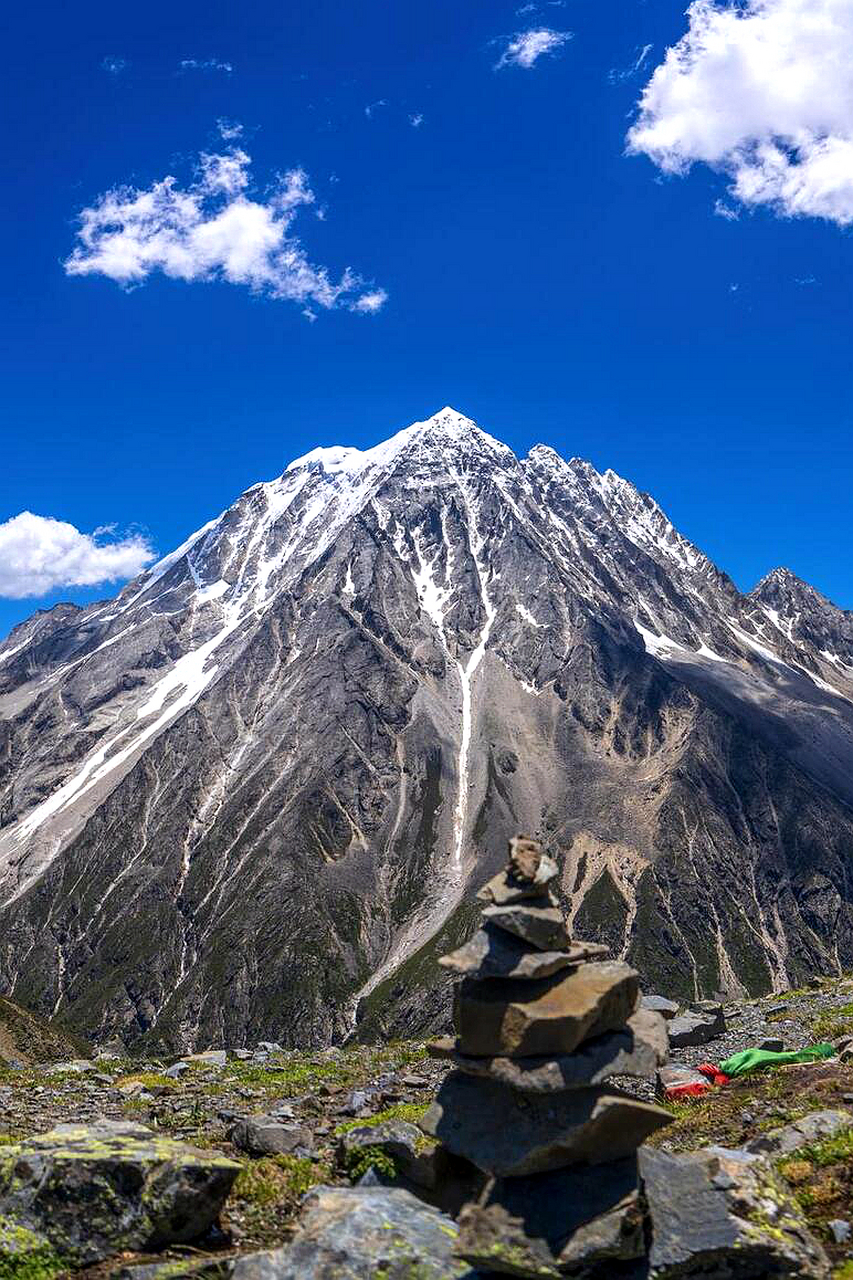 川西雪山|雅拉雪山,东方白牦牛  主峰海拔5884米的雅拉雪山位于甘孜州
