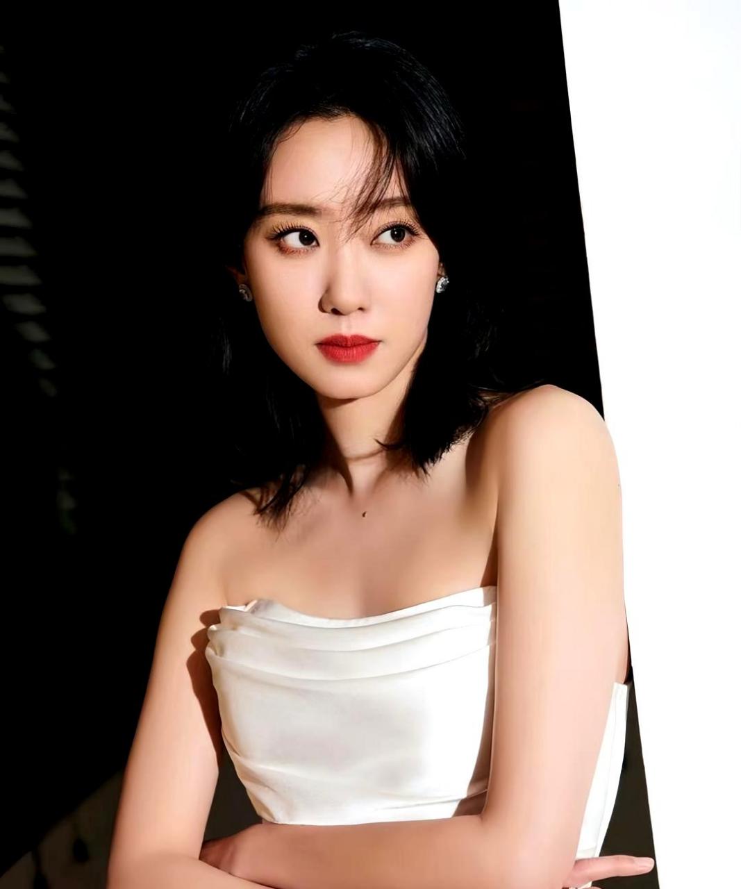 张小斐的婚纱造型太美了,让人惊艳!