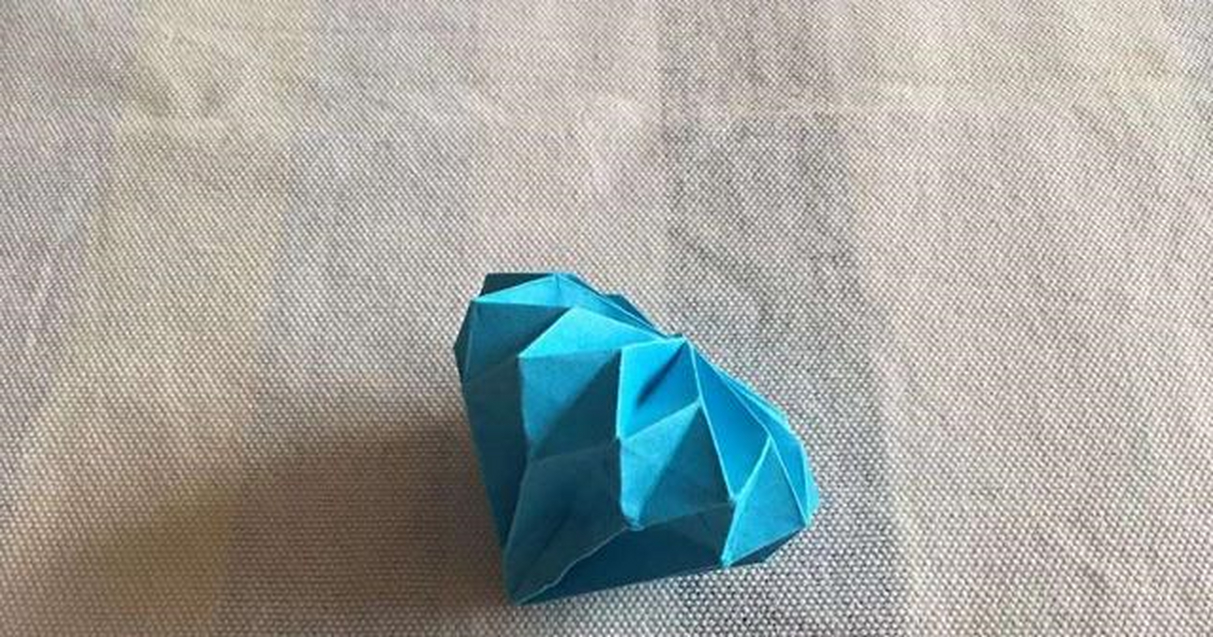 折纸:折一个璀璨夺目的耀眼钻石,只需要一张纸就完成哦[汗]