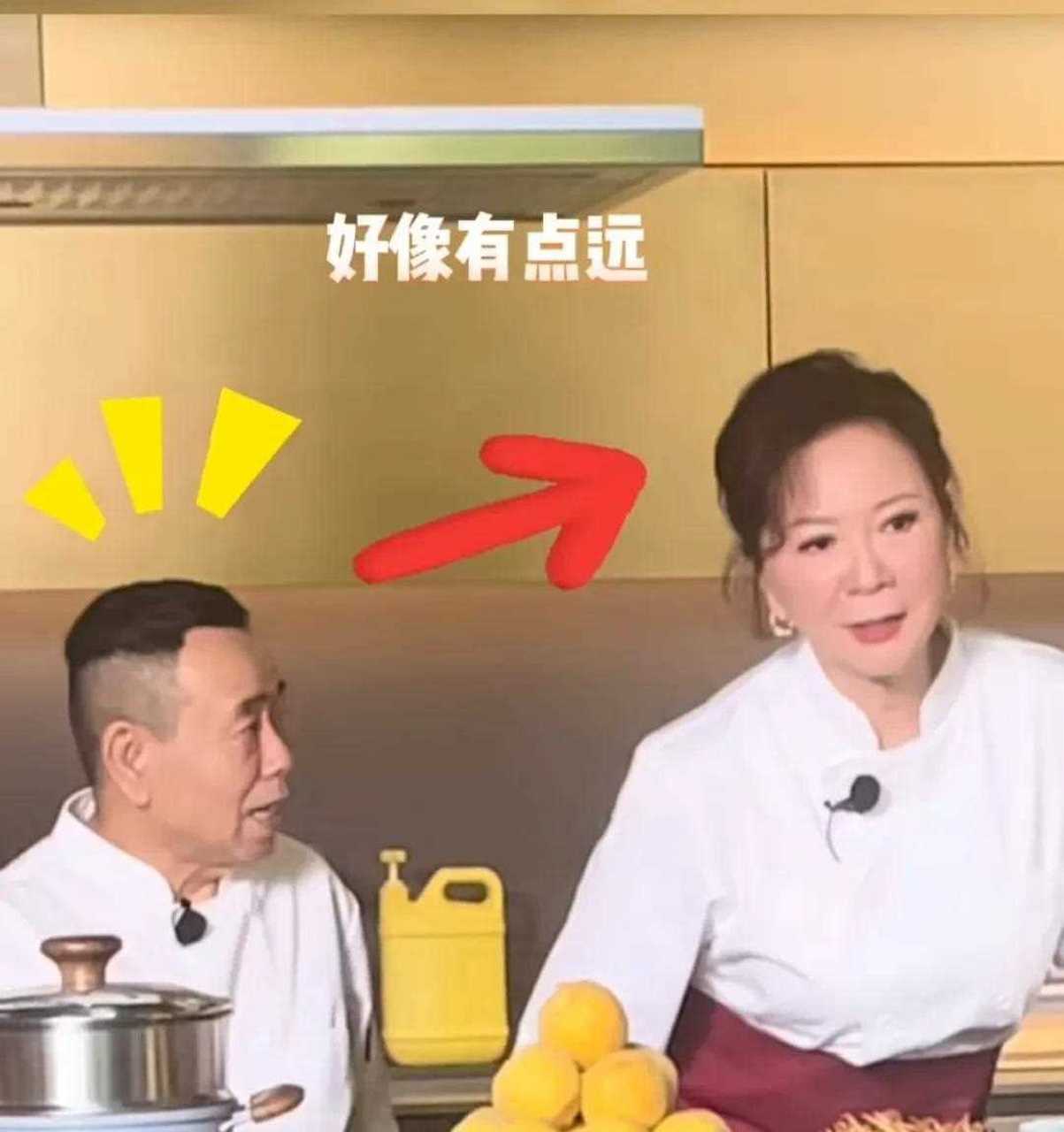 不经意地看了蔡明一眼,发现蔡明一直悄悄地打量他,潘长江突然灵机一动