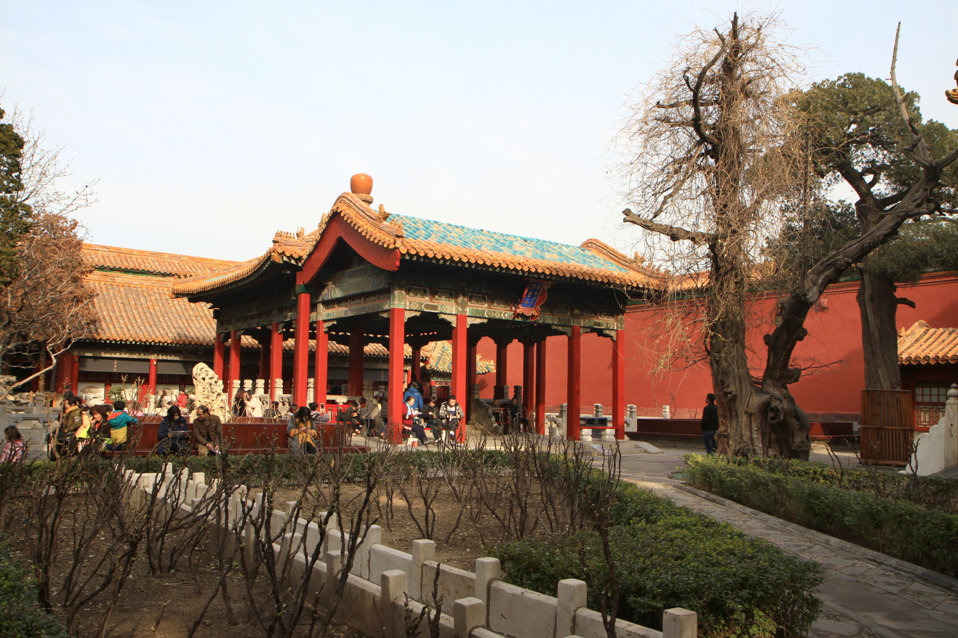 故宫御花园,出了后三宫的北门坤宁门就是御花园.