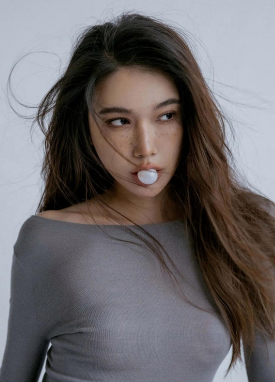 口吐泡泡糖