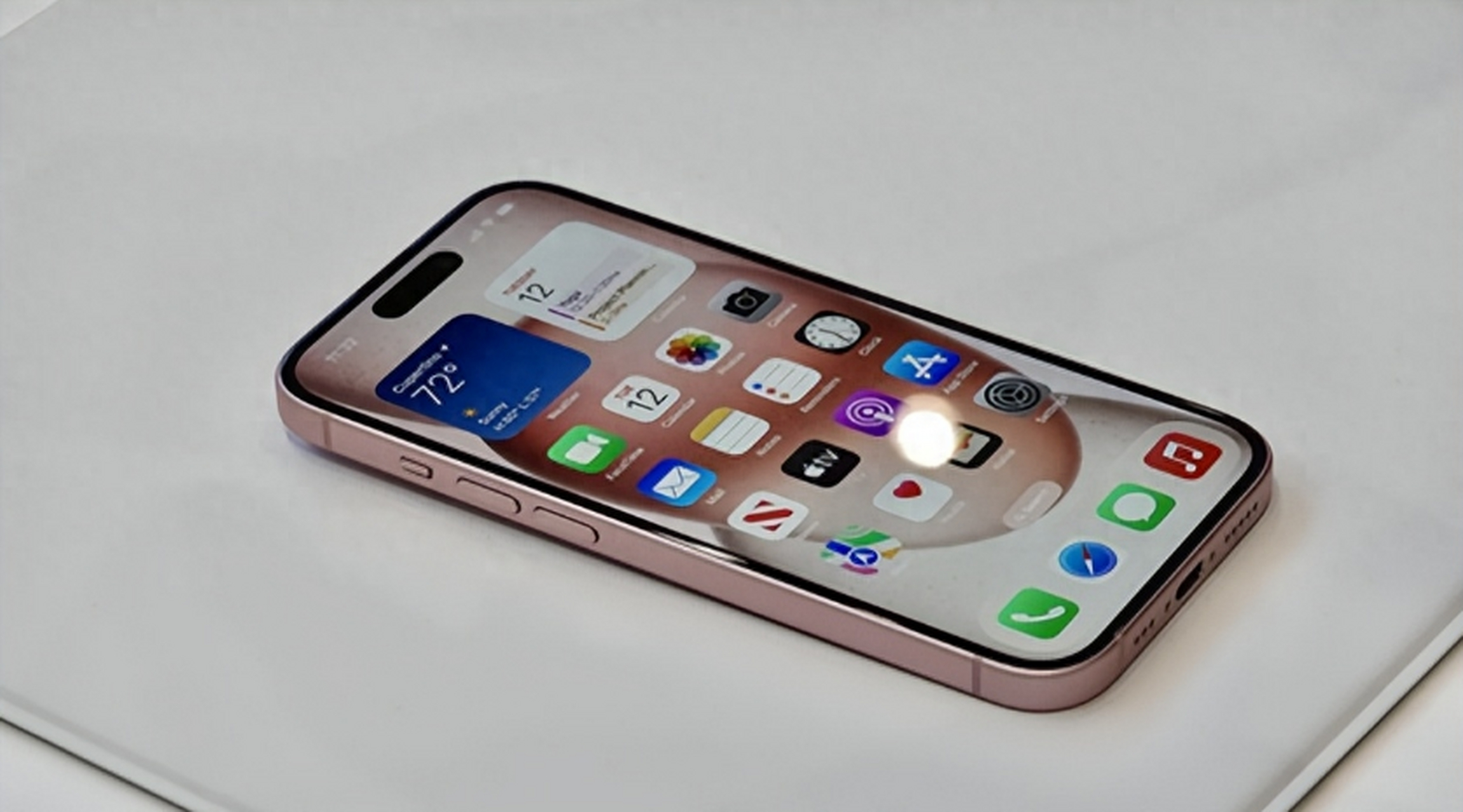 16岁的表妹,现在上高一,近期闹着家里人买iphone 1