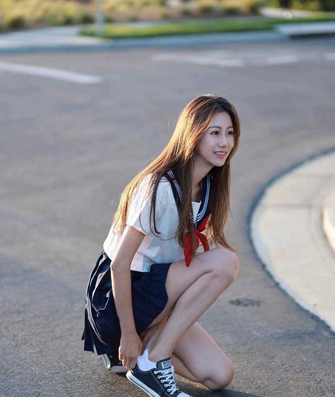 著名篮球员孙悦的老婆陈露近照,她的打扮真的很少女