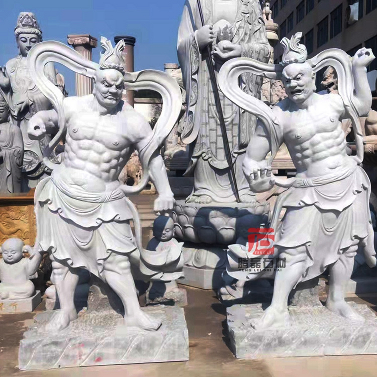 石雕哼哈二将图片赏析:哼哈二将,又称为"风火轮",是佛教中的一种护法