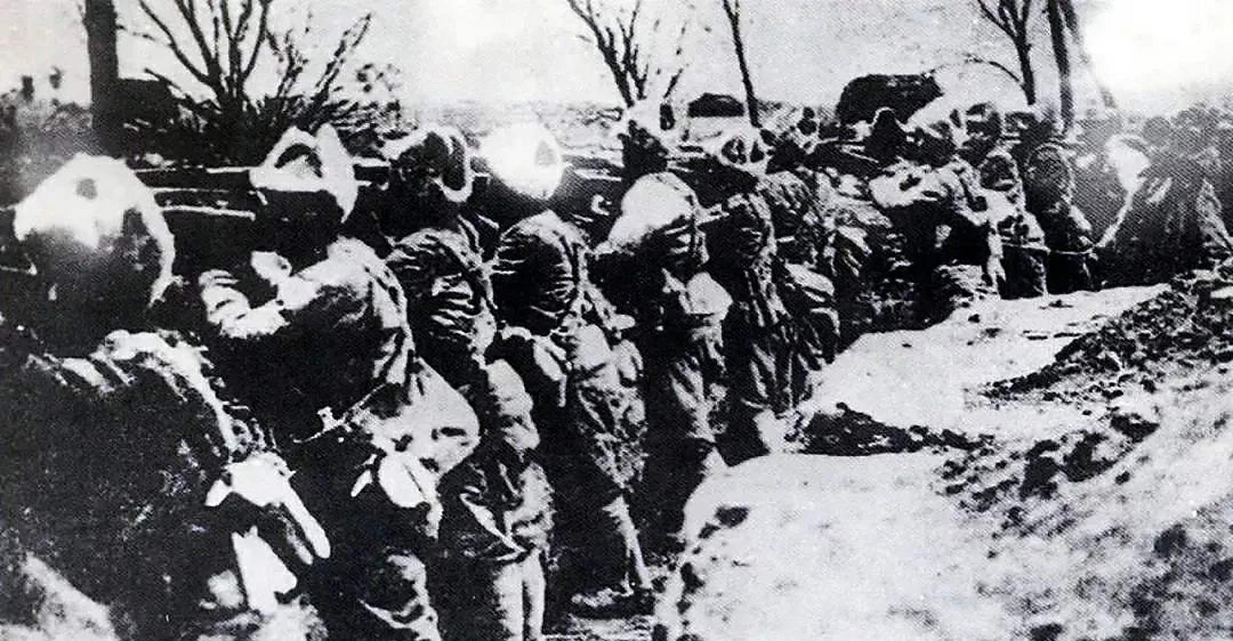 【老照片:战斗在白山黑水之间的东北抗日义勇军】 "高粱叶子青又青