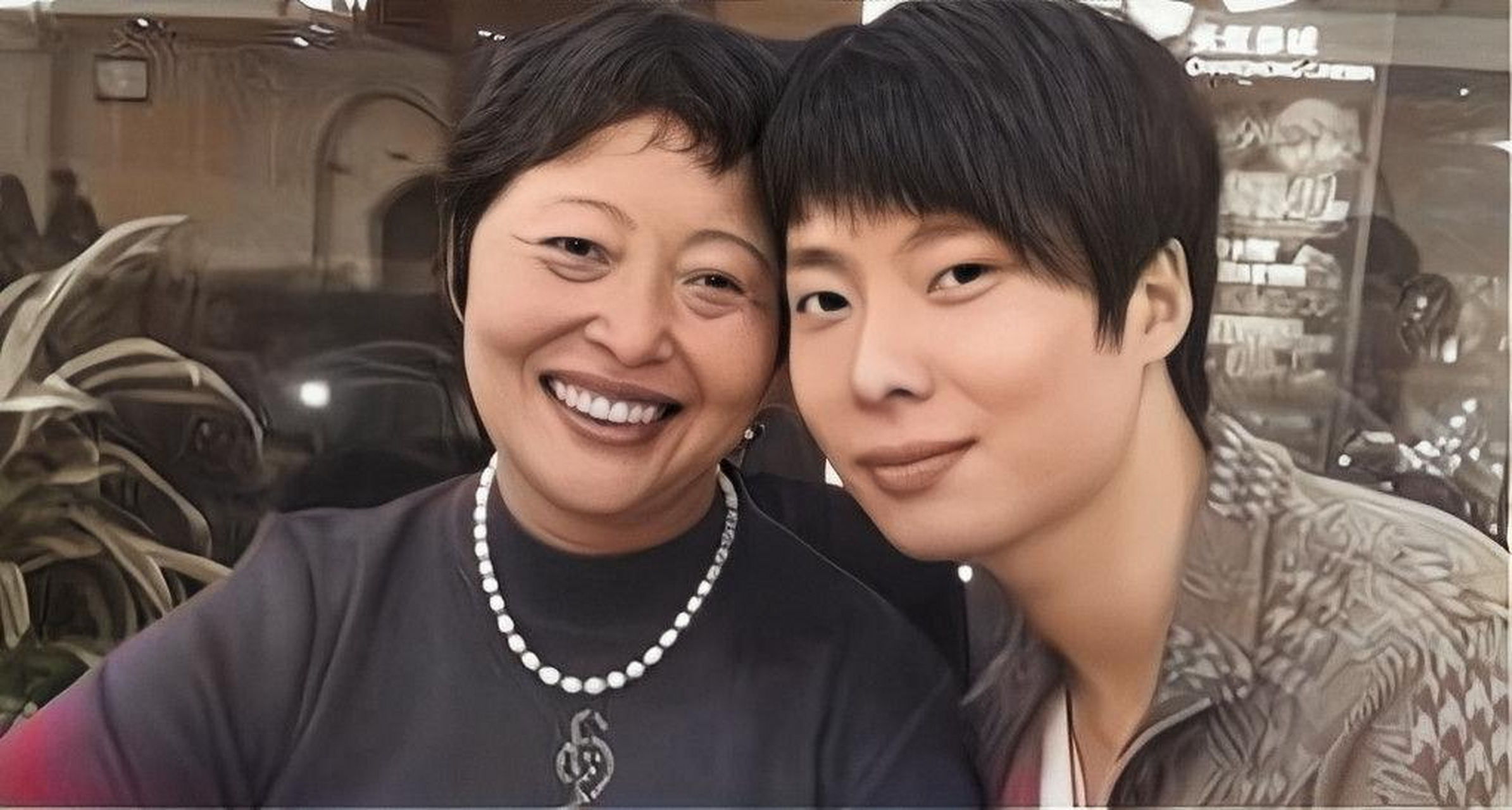 1993年,李成儒一成为亿万富翁,就把他的第一任妻子和6岁的儿子赶了