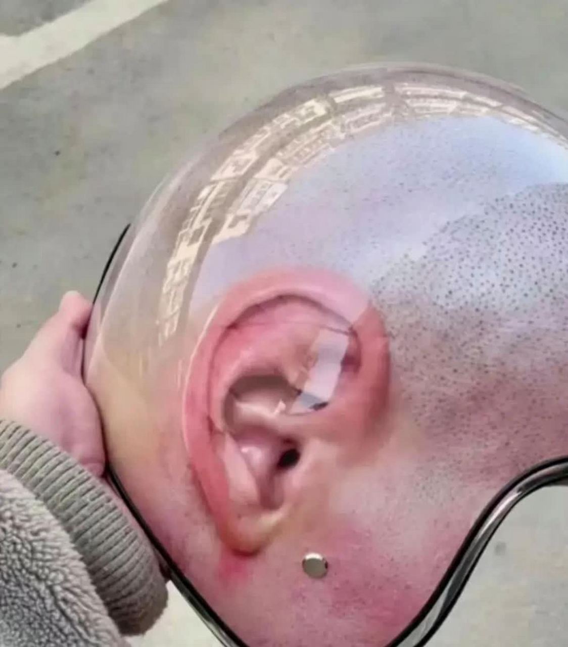 最近电动车检查严了,买新头盔吧[搞笑][大笑]