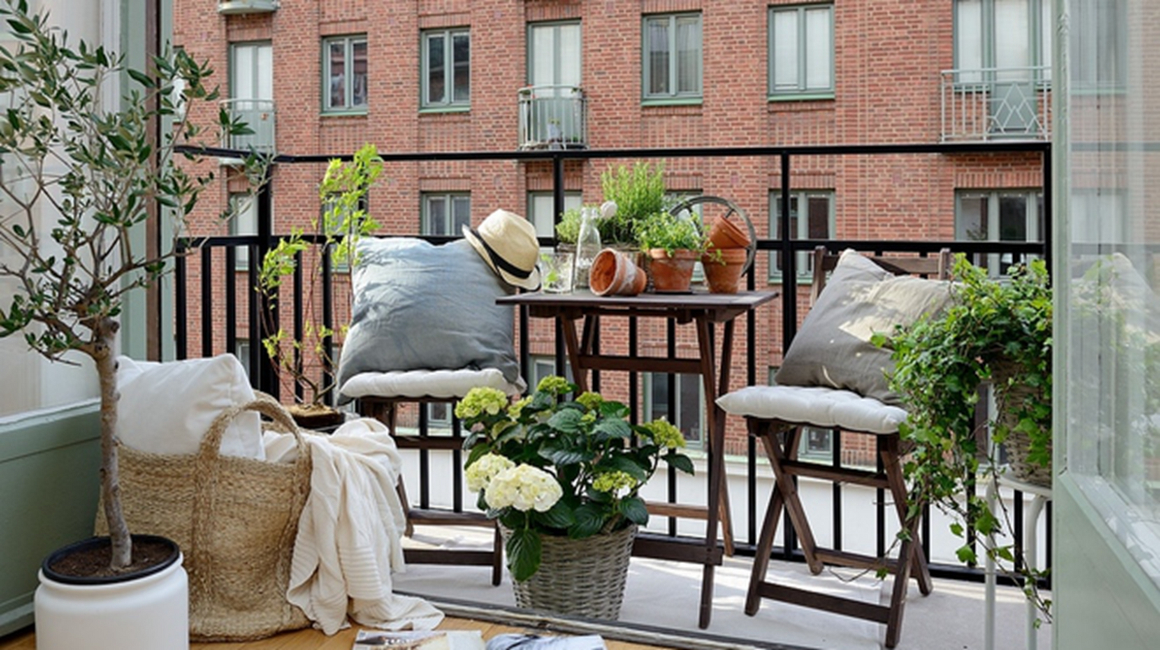 不是非得高大上或者文艺范儿,它就是对更好生活的美好期望,像人在黑夜