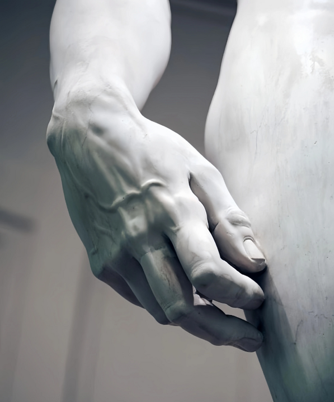 米开朗基罗创作的大卫雕像,是一件艺术史上的瑰宝.