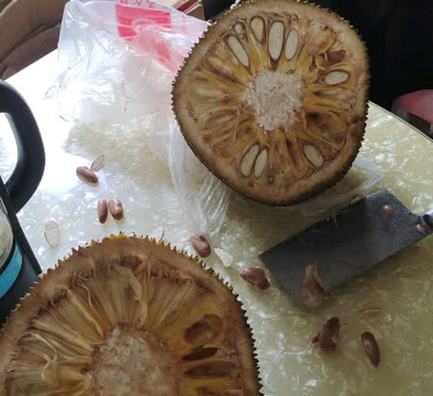 我再也不会买菠萝蜜了,我不会打开它,我累坏了[微笑]