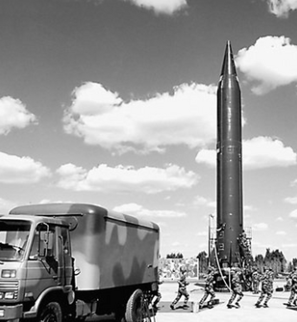 第二炮兵是一支导弹部队 它是在特殊的历史条件下,由被撤销的公安部队