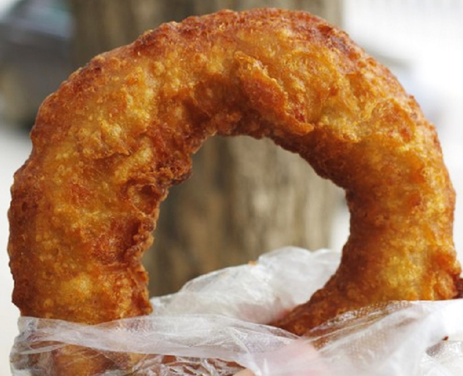 定西当地的特色小吃通渭荞圈圈  通渭荞圈圈,是甘肃省定西市通渭地区