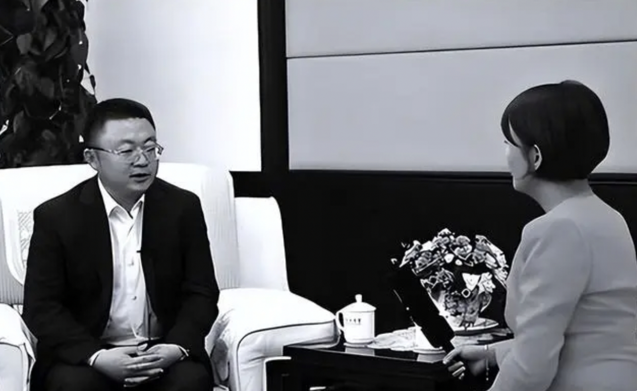 回顾:"巨贪"副市长张标,敛财4000万,无视重婚罪公开娶小老婆 身在官场