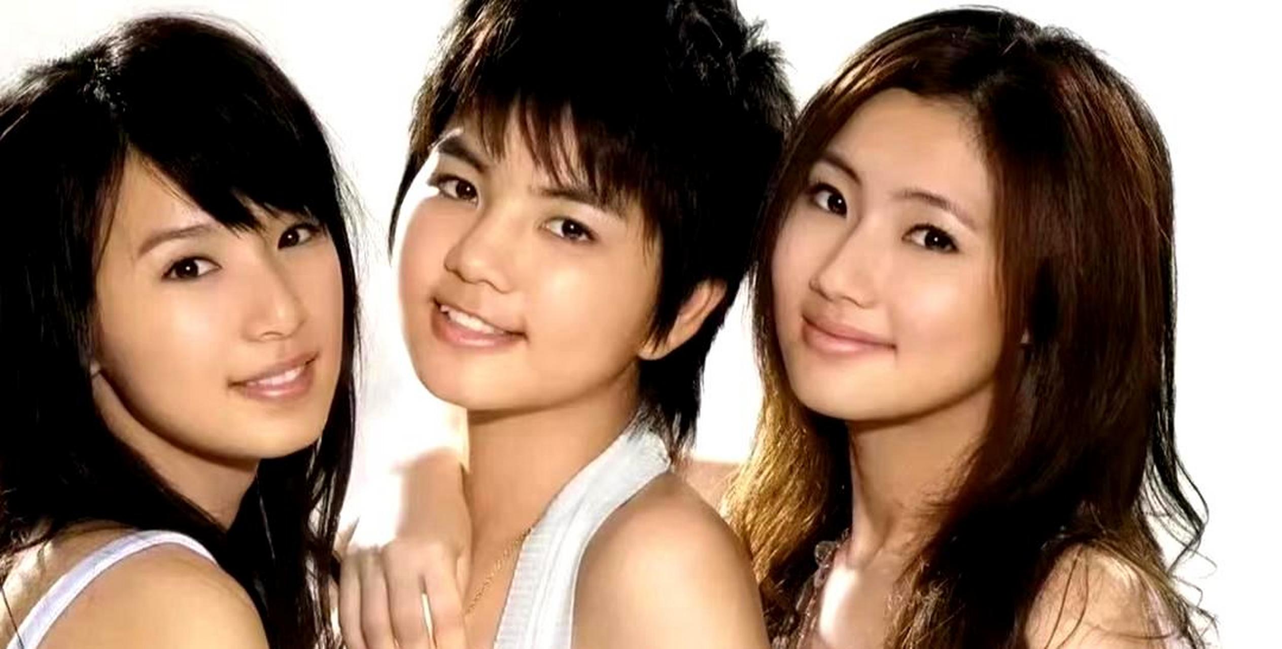 令人意外的是,she中最具女人味的竟然是小时候最像男孩子的ella.