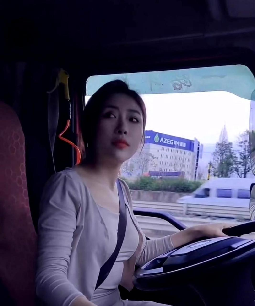 女司机会开大车的能力非常强,这是真的吗?