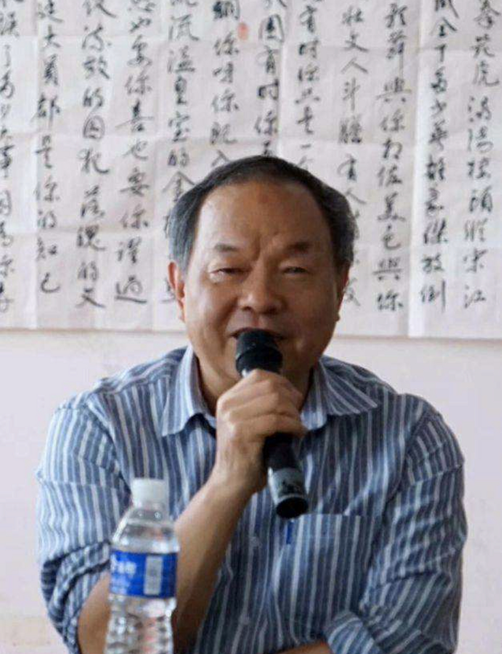 2018年,哈尔滨高考考生王玲,写了一篇叫做"液体之火"的满分作文,一