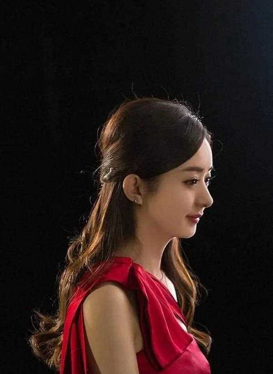 她曾预言赵丽颖会未婚先孕,后又预言赵丽颖的婚姻恐有"第三者"插足,而