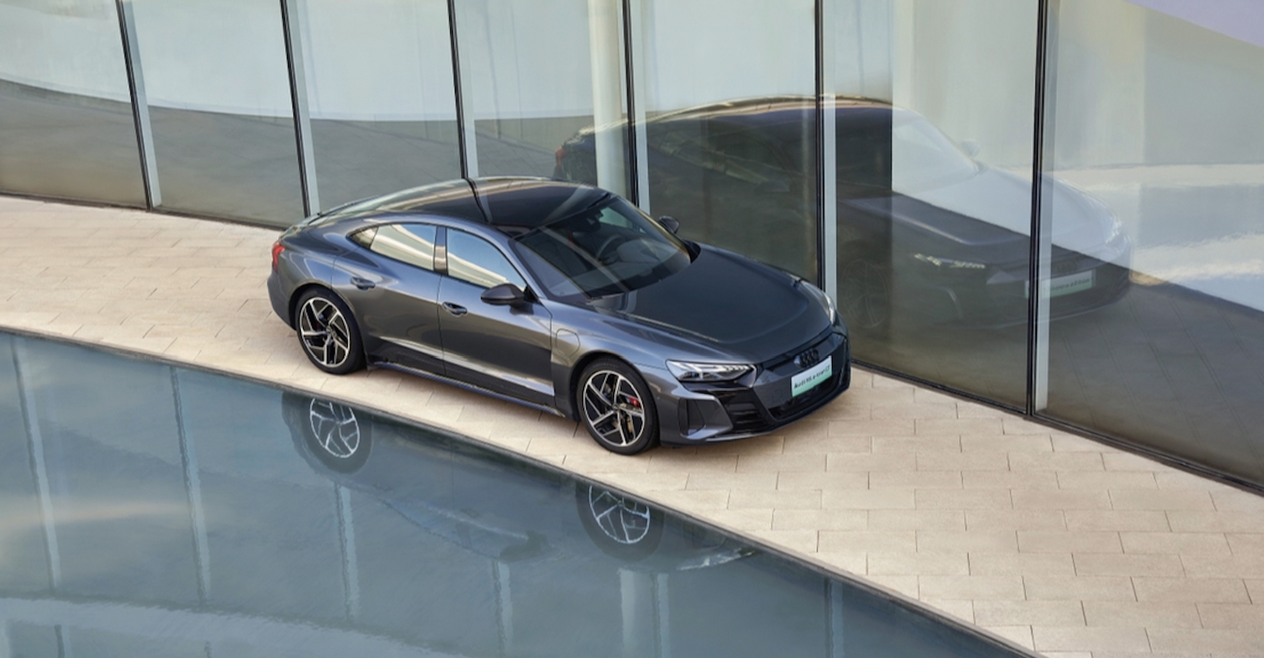 12月30日,奥迪rs e-tron gt正式上市,售价146.88万元.