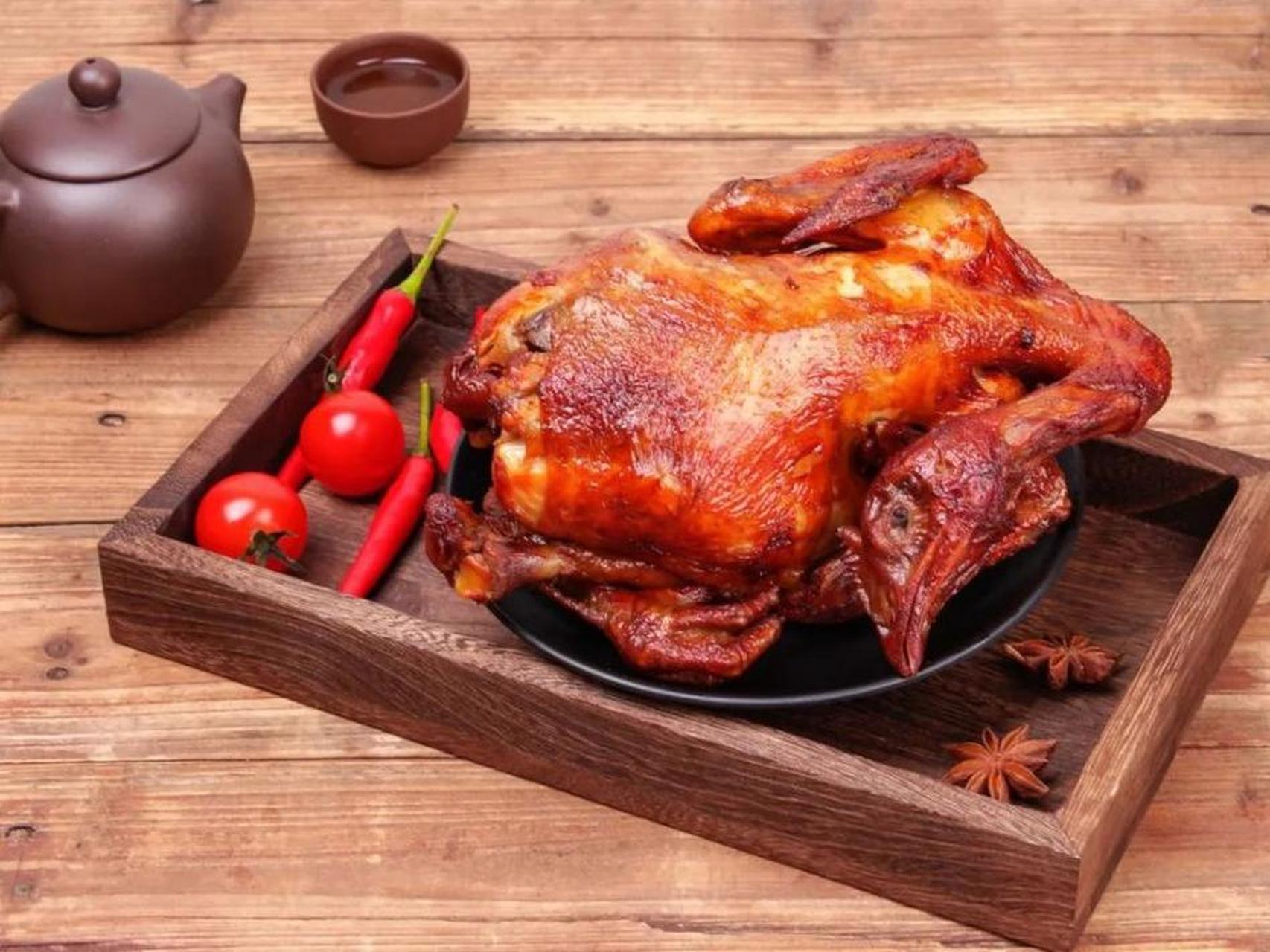 99德州扒鸡的做法99  99德州扒鸡,又称德州烤鸡,是一道源自中国