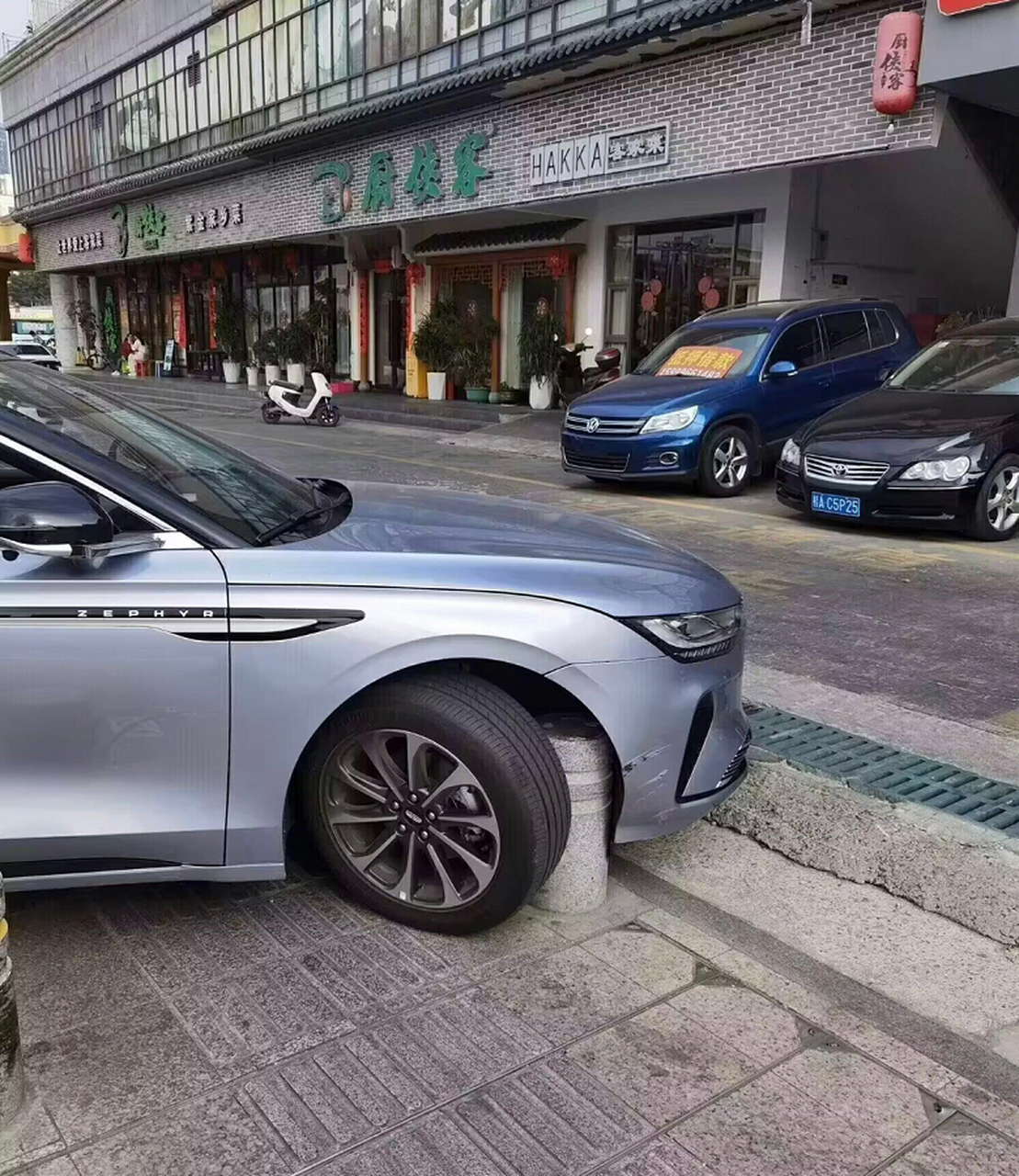 媳妇开车,严丝合缝 676767 就问你怎么出来