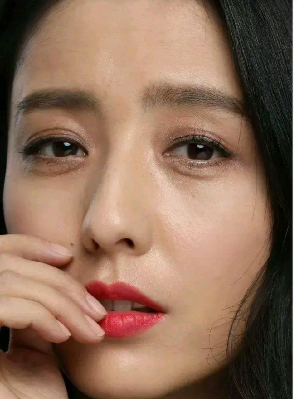 40岁女明星高清无修图,皮肤状态确实很好!