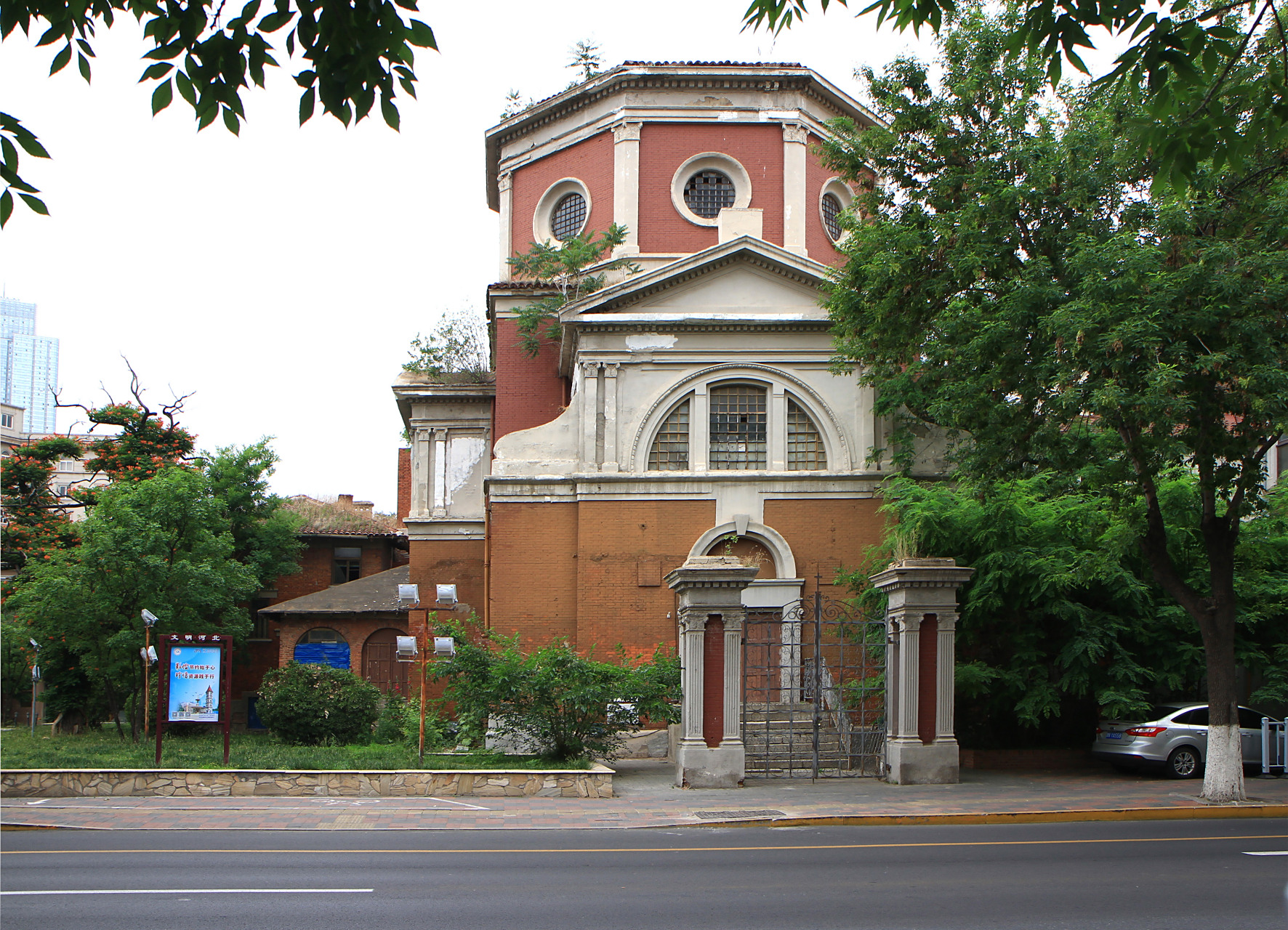 圣心堂旧址,位于天津市河北区建国道25号,建于1922年.