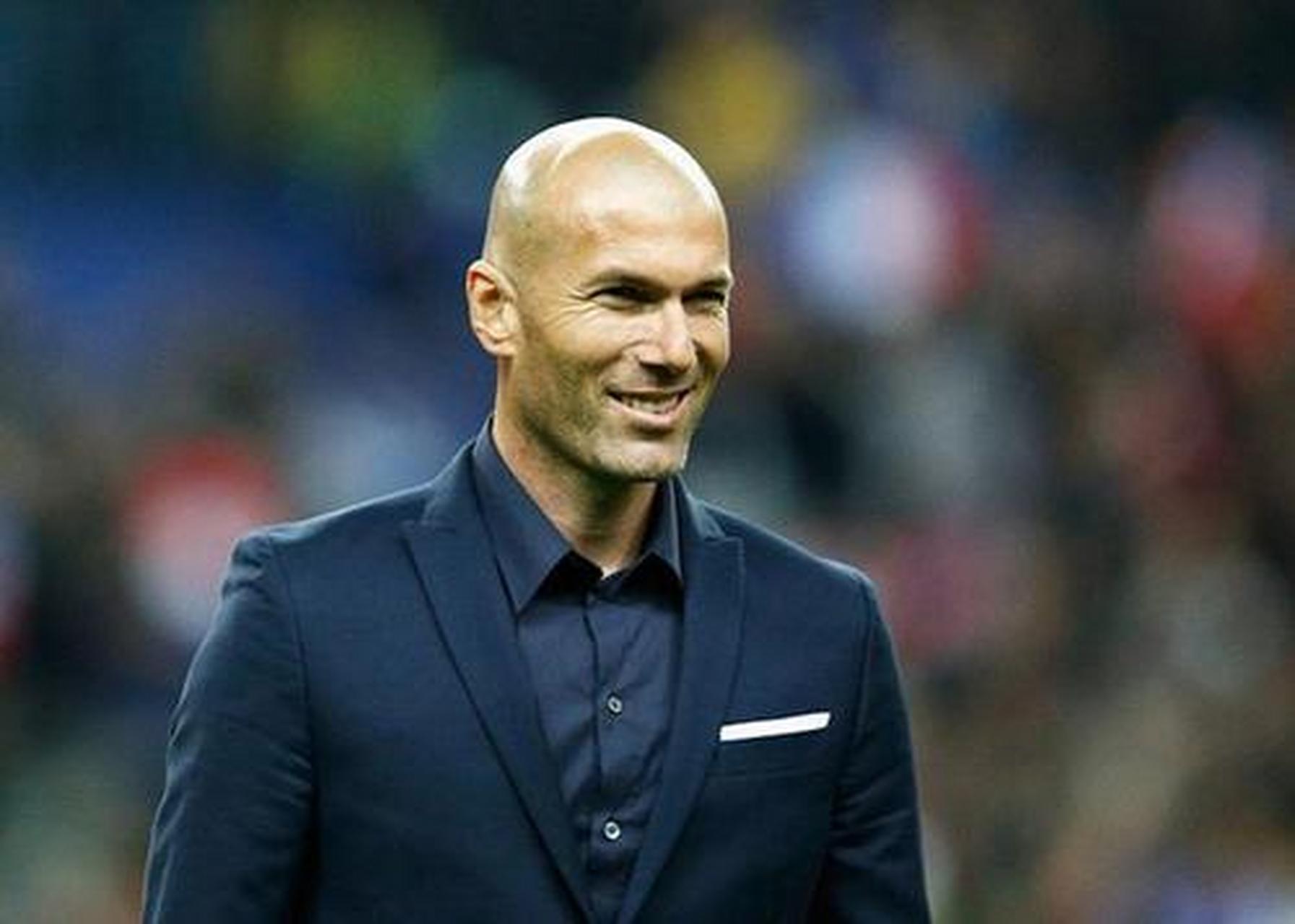 足球# 齐内丁·齐达内出生于马赛,前法国男子足球运动员,司职前腰