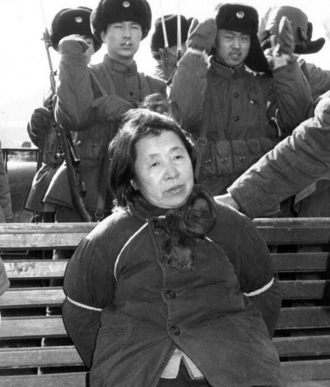 王守信被指控贪污国家资产数额巨大,情节恶劣,最终被判处死刑.