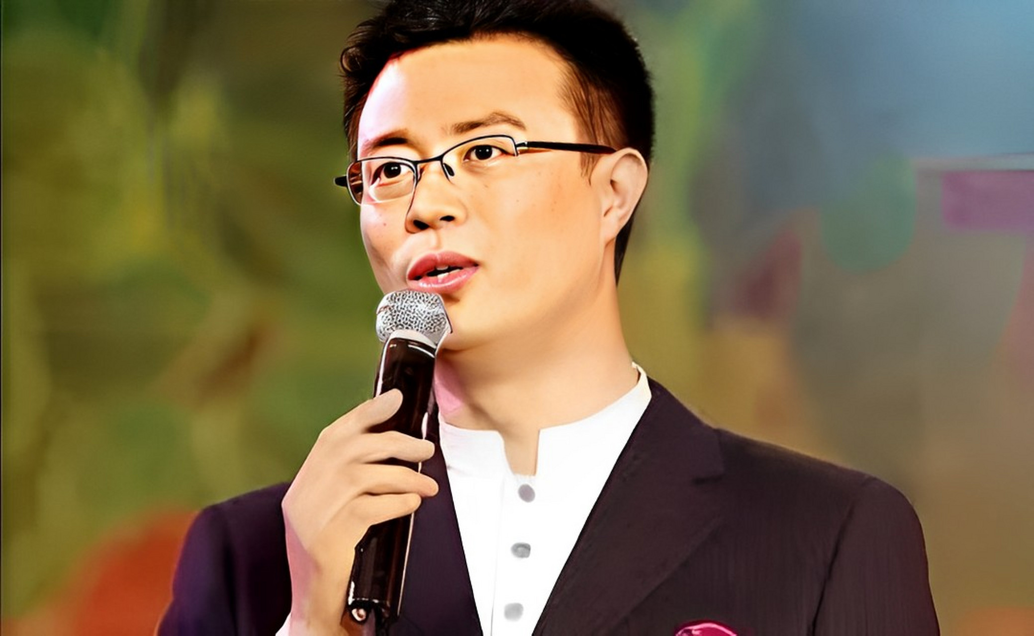 1999年,央视主持人白燕升与周佳刚结婚9个月,周佳突患六级残疾,瘫痪在