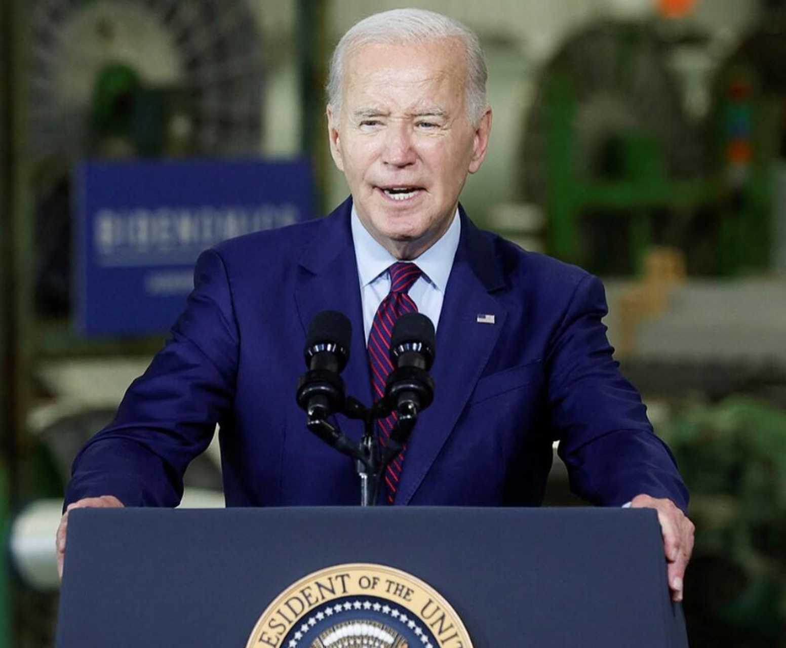 美国总统拜登正在为2024年的连任竞选做准备,他不仅宣布了竞选口号"让