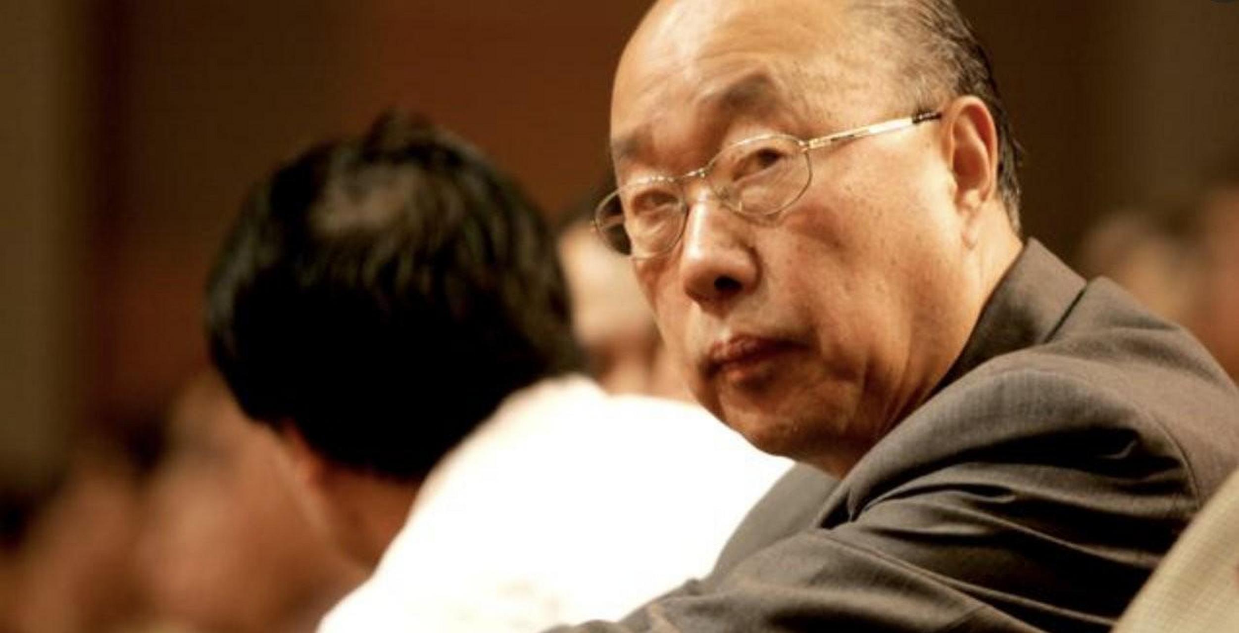 近日,双汇太子爷万洪建实名举报自己80岁的老爹万隆,举报内容是国有