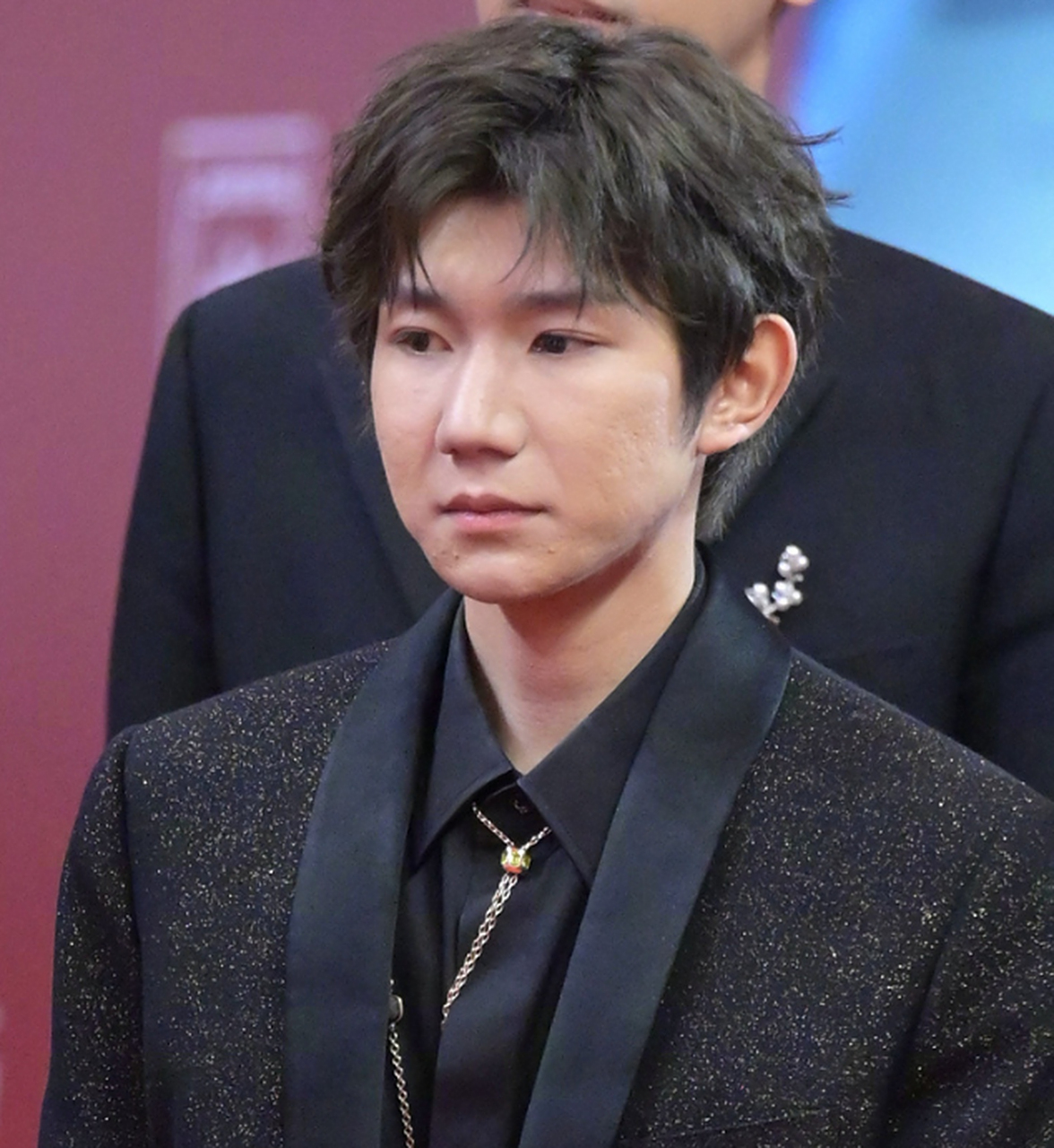 天啊,王源经历了什么?满脸痘印尽显老态