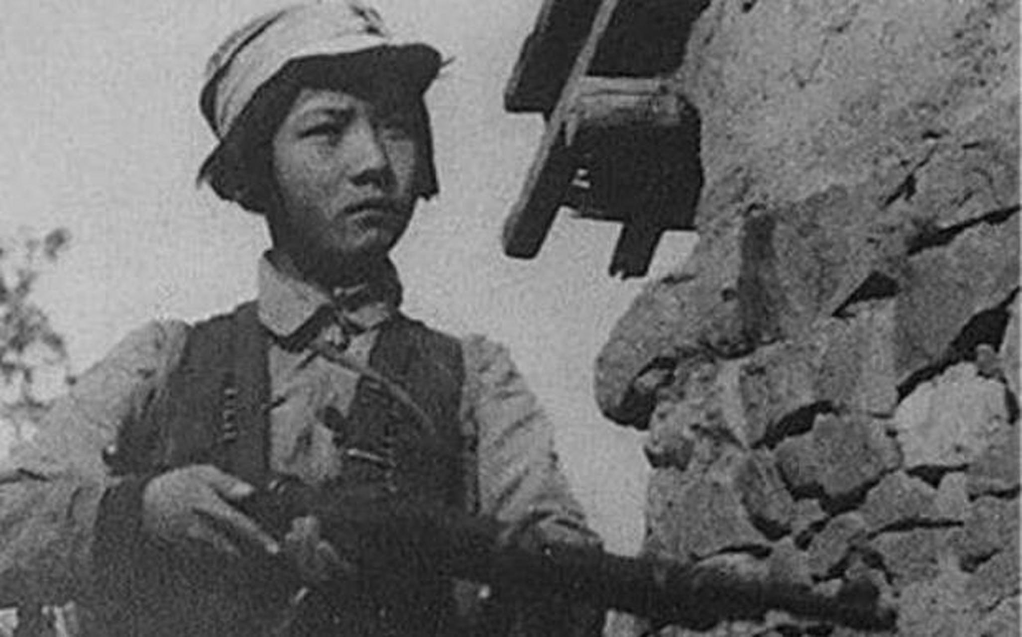 1942年,八路军女战士不幸被俘,日军各种折磨她,还要撕碎她的衣服狠狠