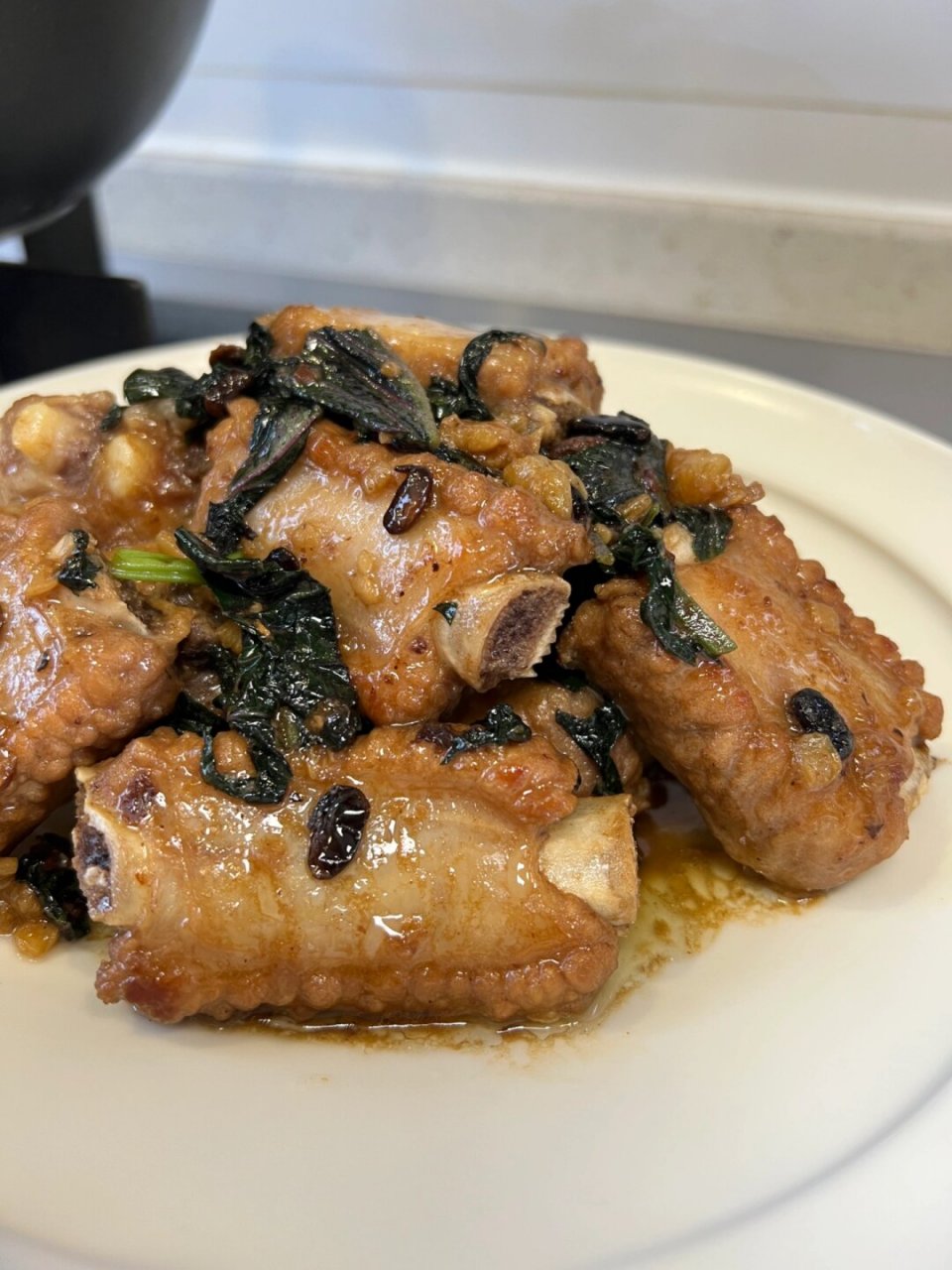 这口鲜我馋了一年:紫苏烧排骨  又到了一年品尝新鲜紫苏的季节.