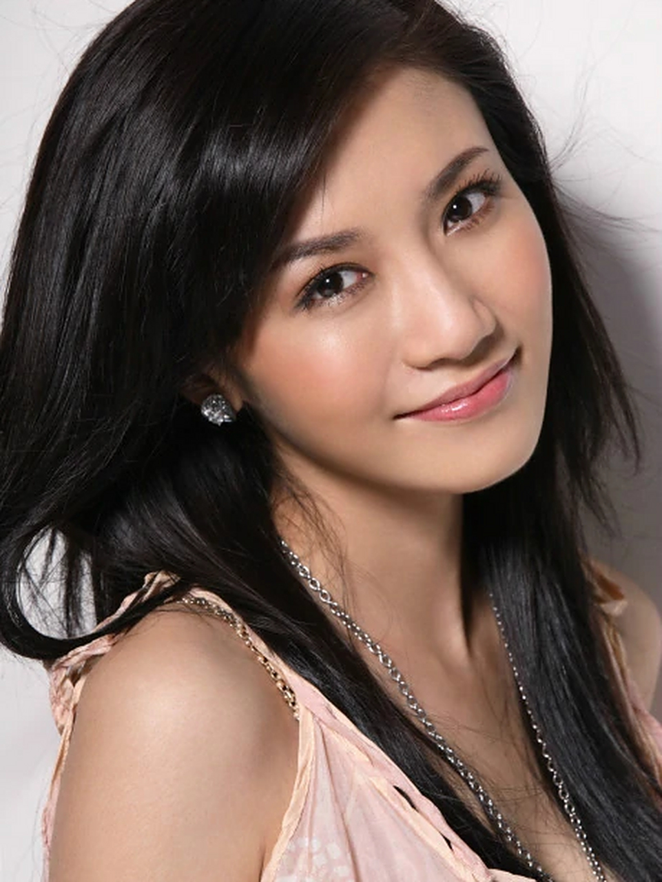 "童年女神"王黎雯:当红时嫁杨烁,生一儿一女,她为爱牺牲太多