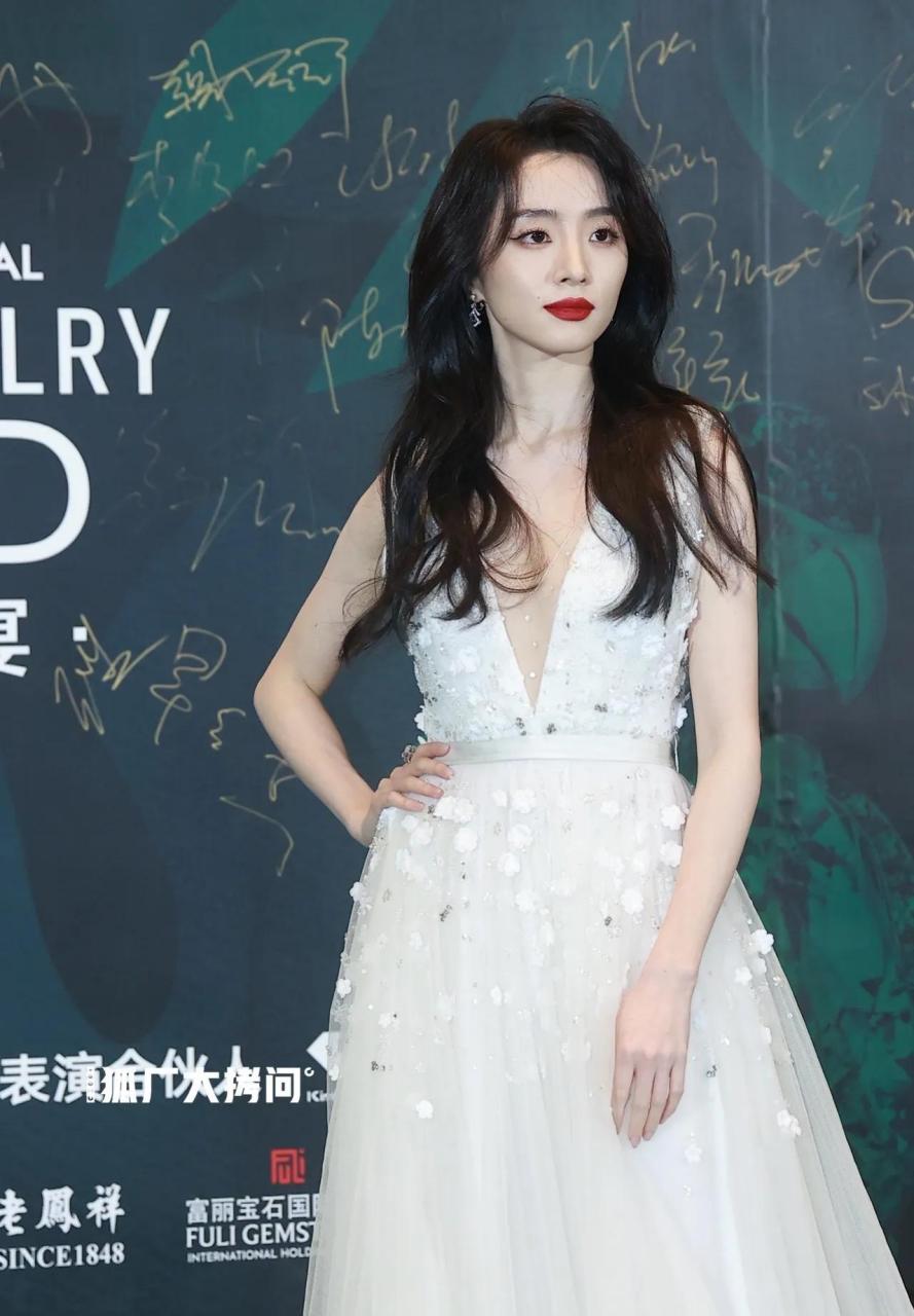 百家号星火计划# 3月7日品牌活动明星们的红毯生图,你觉得谁的状套铑