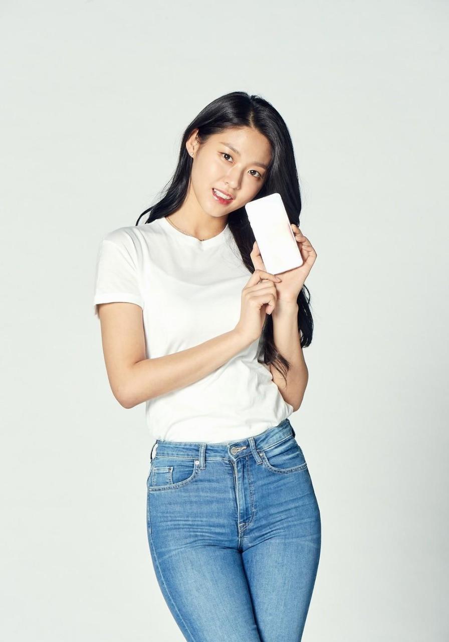 艺名:雪炫 (1761) 本名:金雪炫 (811761) 职位 (aoa):领舞