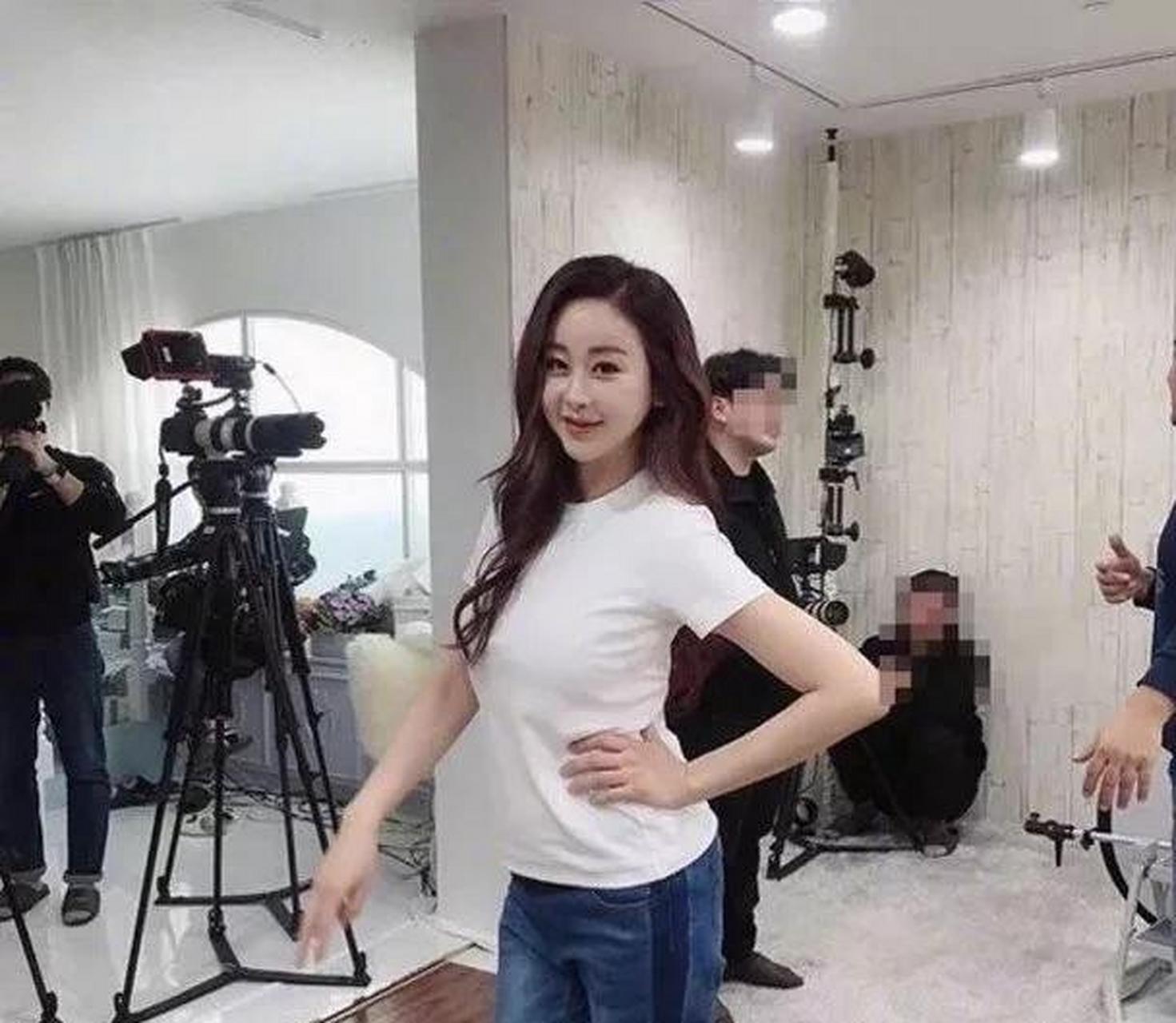 gif创作人#  据韩媒,演员咸素嫒在节目中表示,自己活动时曾收到来自