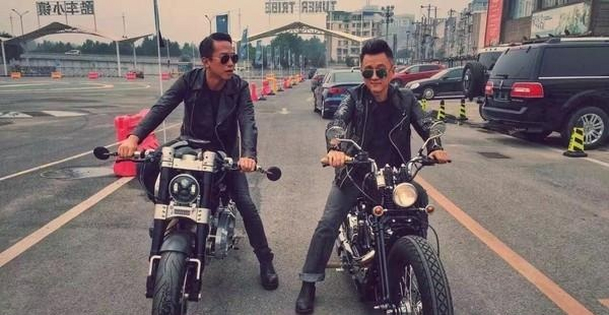 2009年,俞白眉邓超成立了话剧团队"白眉工作室",这个只有十几个人的小