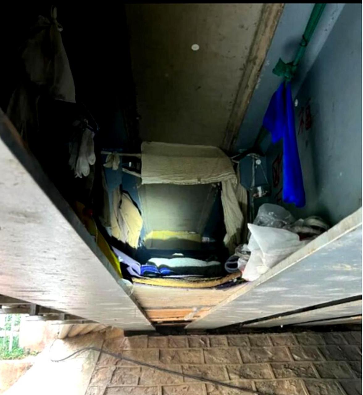 在天桥下睡觉的人,让我感到不可思议.