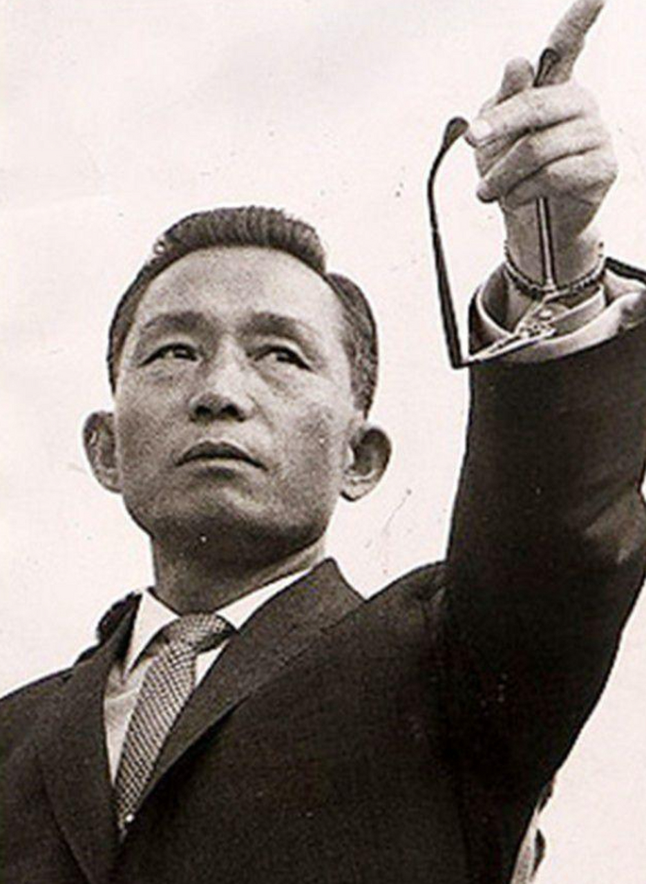 朴槿惠的父亲朴正熙,是韩国历史上执政时间最长的总统,曾任韩国第5,第