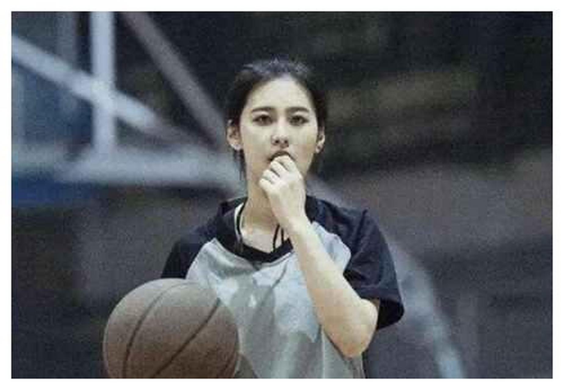 中国篮球最美女裁判亓浩