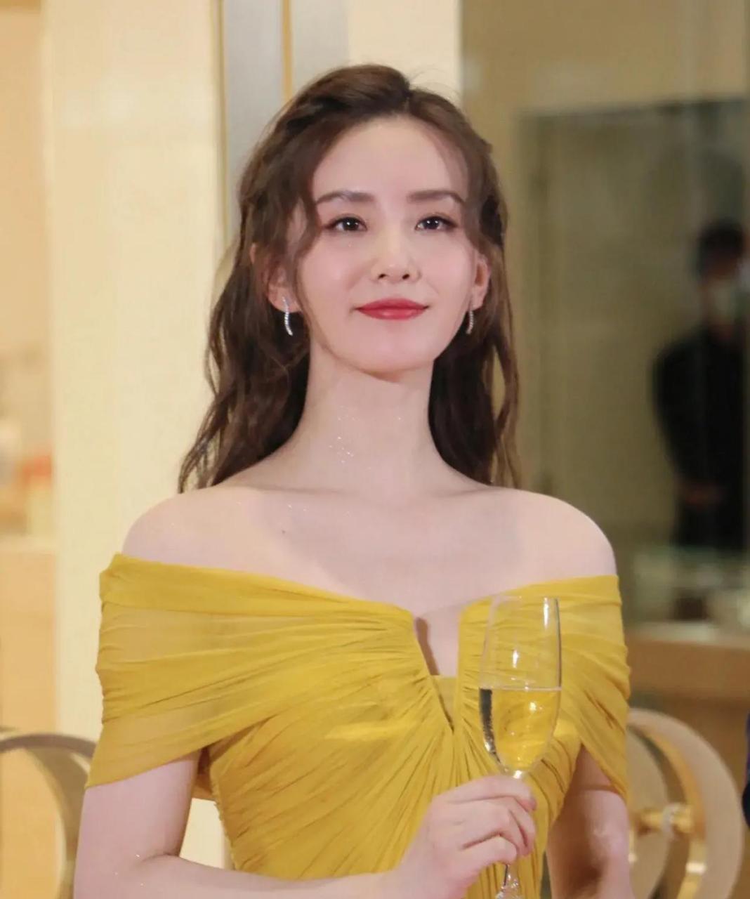 刘诗诗真的是仪态最好的女明星 气质特别舒服,特别好.