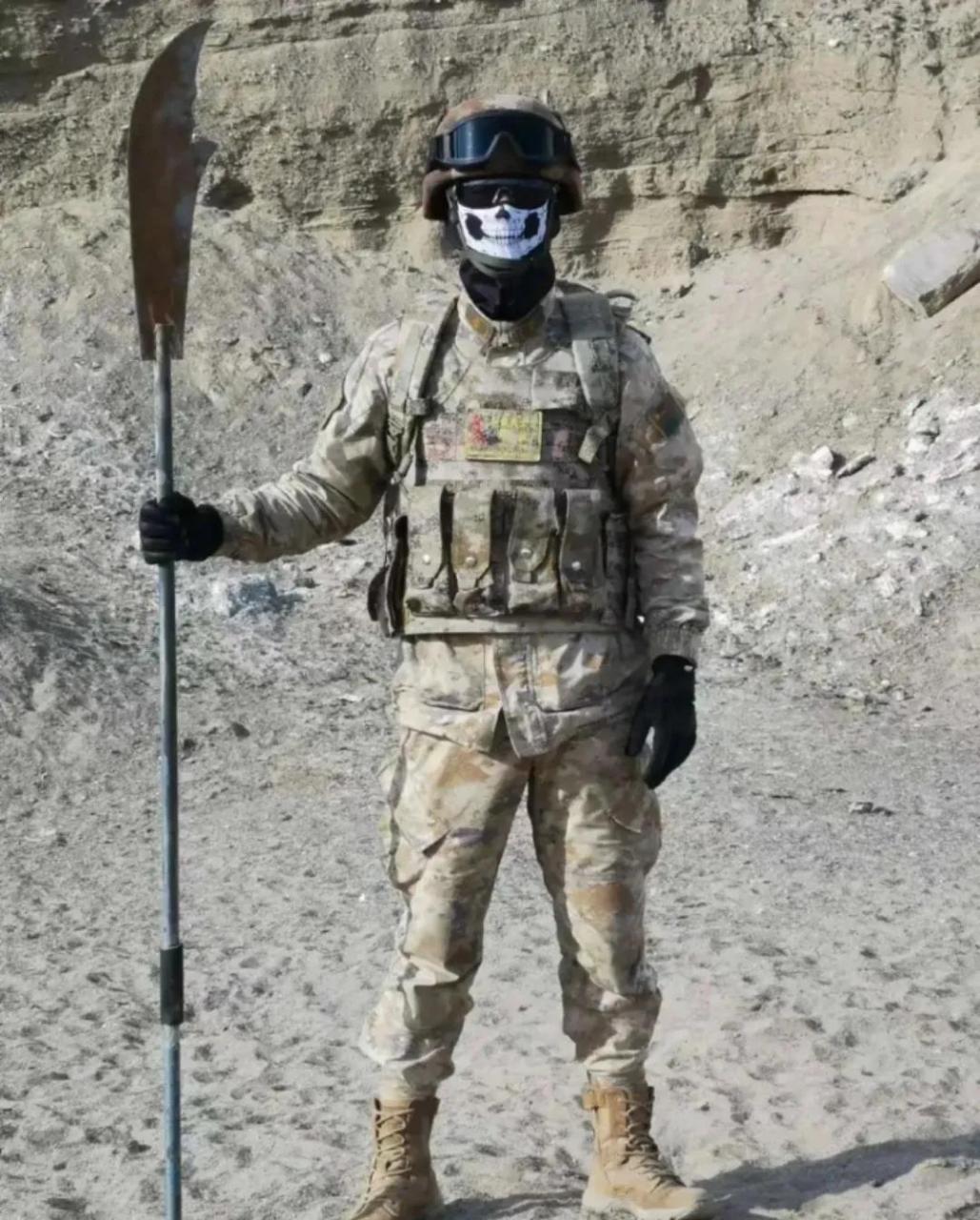 印度边防部队最新配备的大刀.  都不想打第一枪,开枪性质就变了!