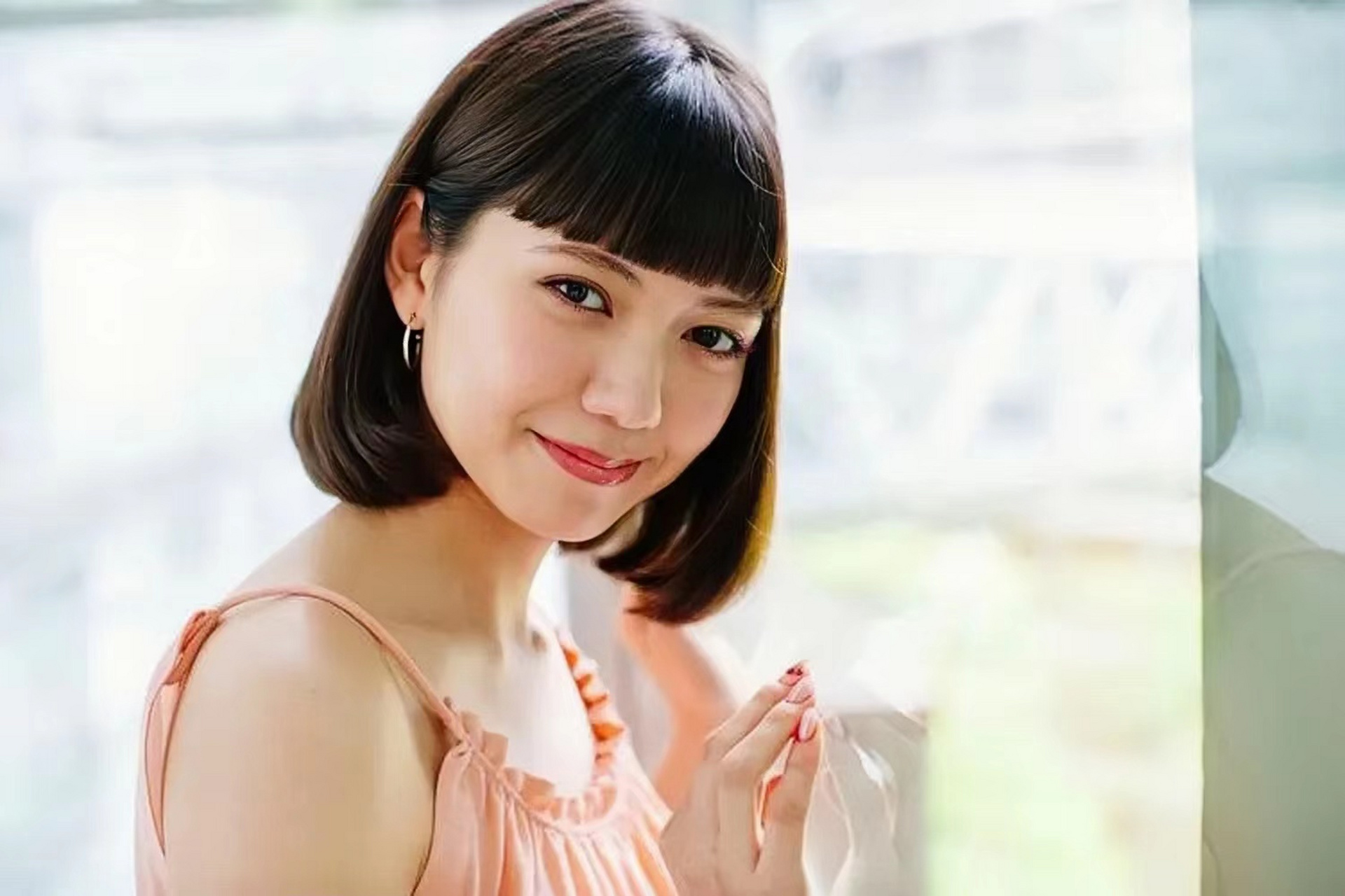 二阶堂富美出生于日本冲绳县,因外形出众加上自身对艺能界的向往,她12