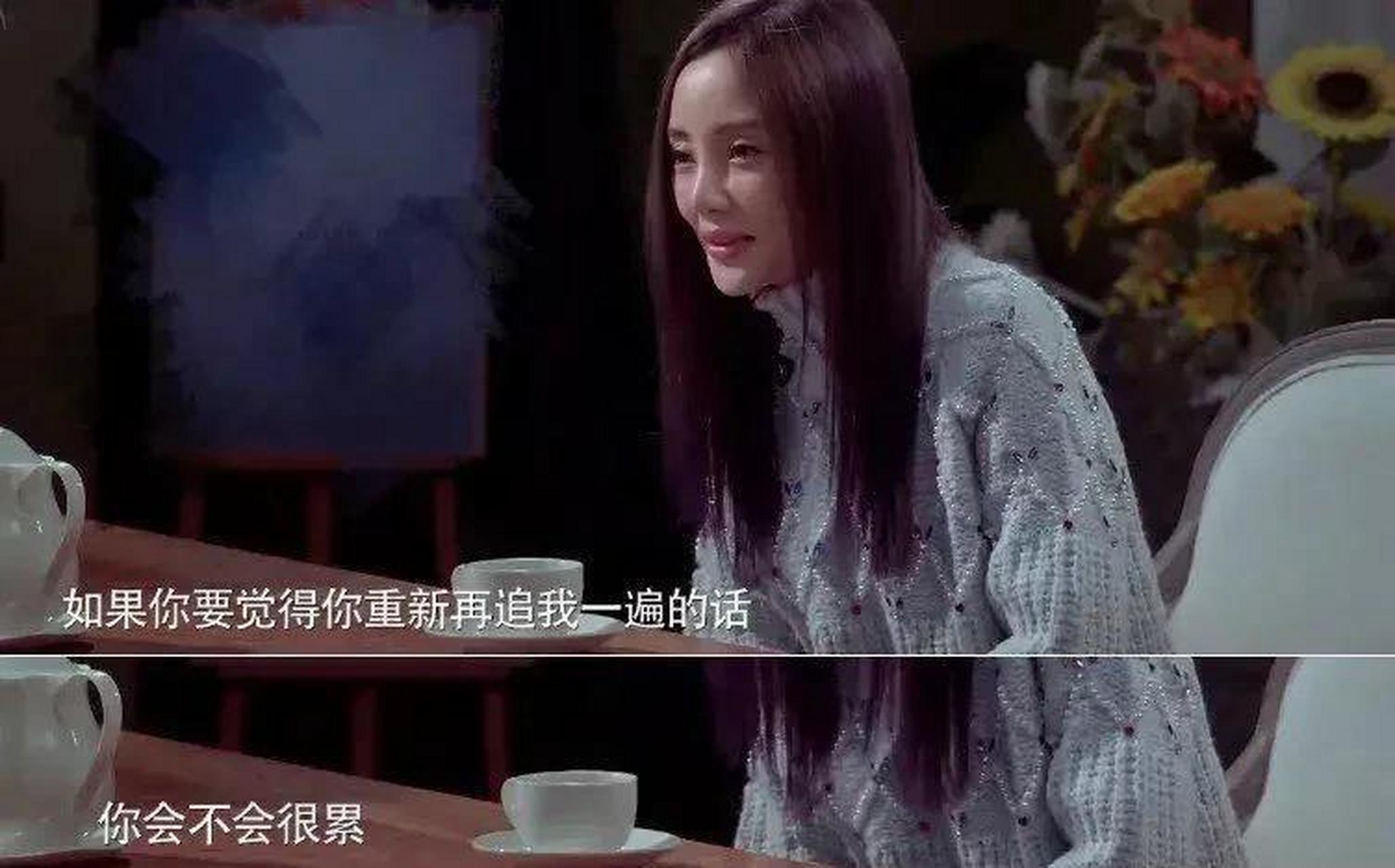 gif创作人# 在李小璐没离婚时, 一次访谈节目中,主持人问:"你好像