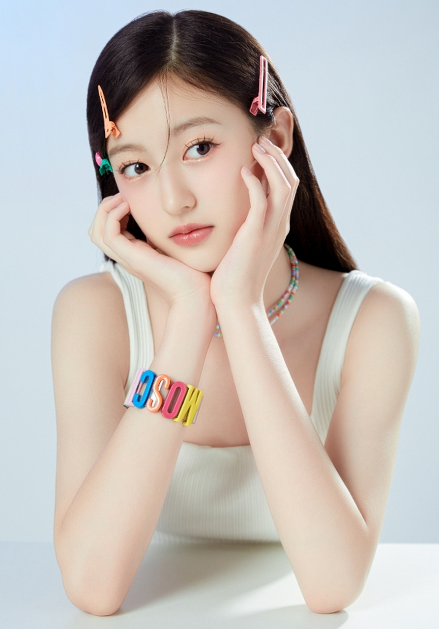 甜美清纯,俏皮灵动的#裴佳欣# 雪肤玉貌,冰清玉洁