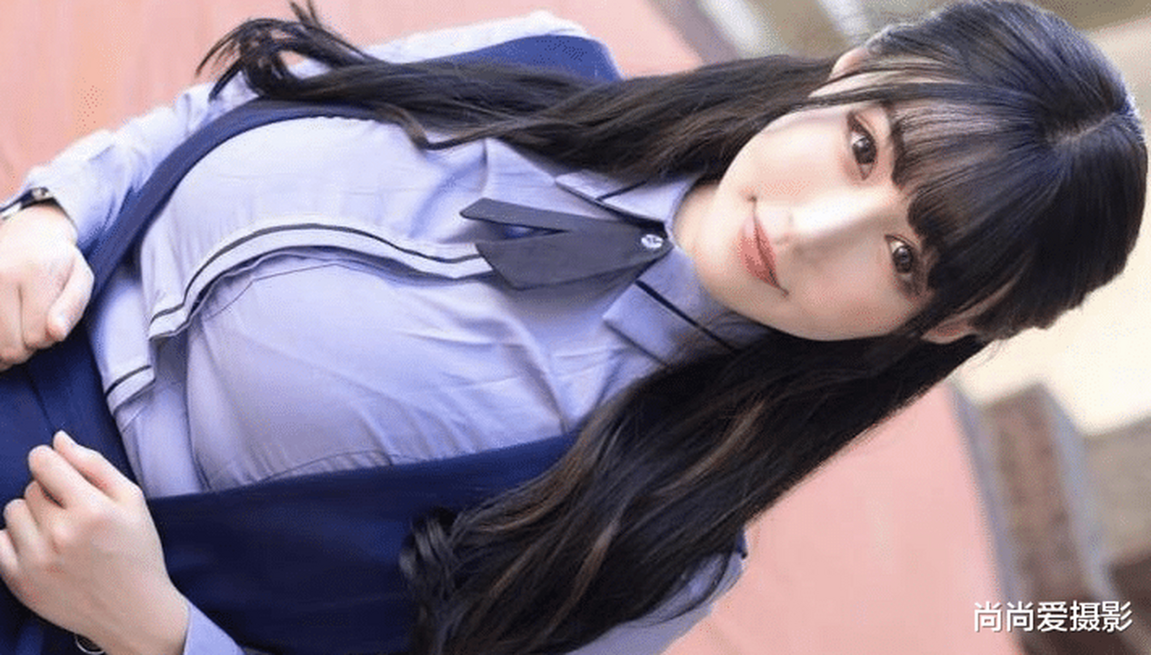 美女图集:黑丝包臀裙童颜美女,性感中带着可爱